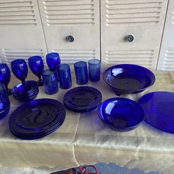 Royal Blue Set Of 4 Plates And More (some Scratching)