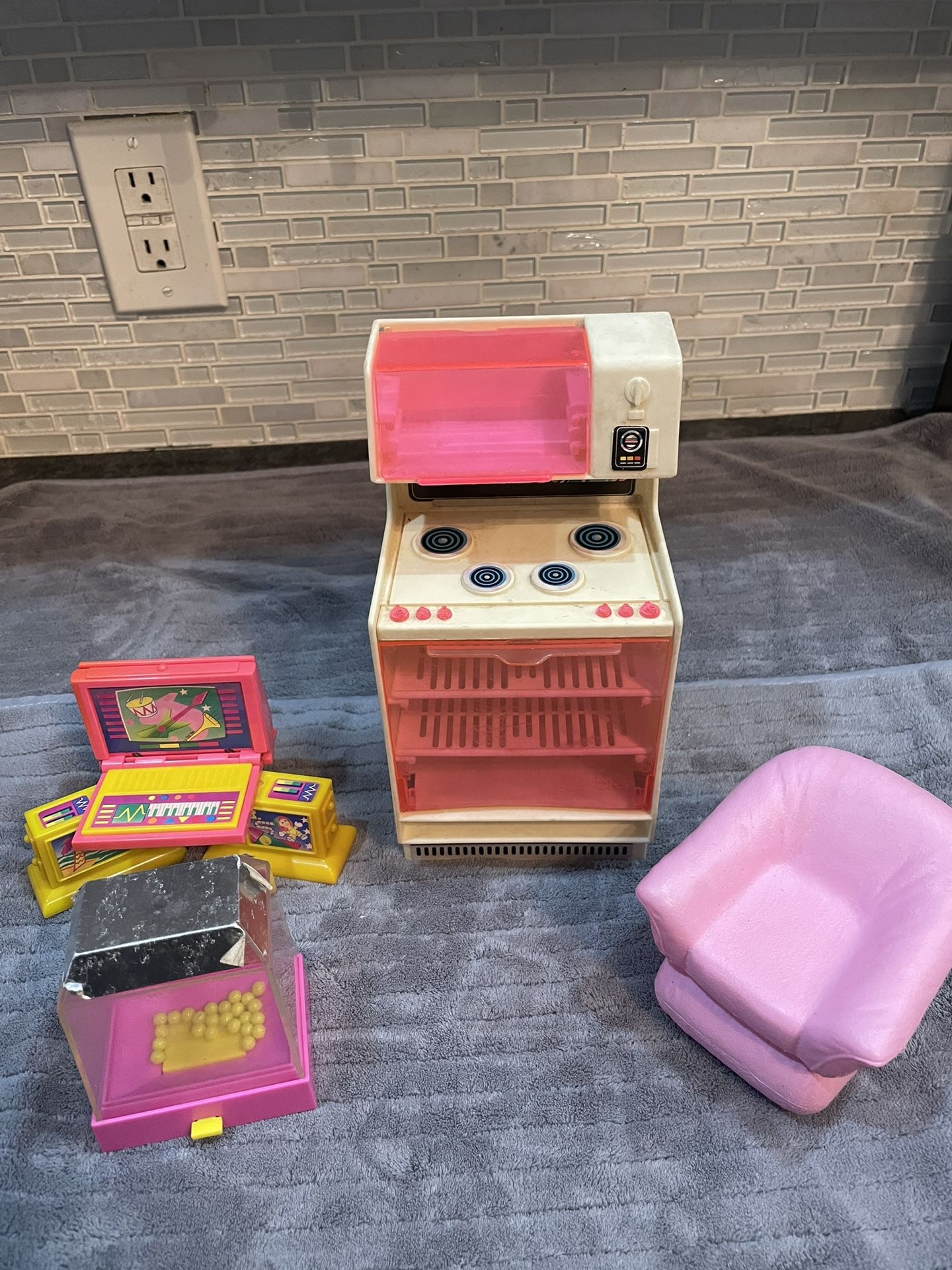 Vintage Mattel Barbie 70’s Stove 80’s Chair Popcorn Machine & Kenner Desk Lot