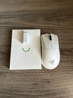 Razer DeathAdder V3 Pro Wireless Esports Gaming Mouse, 64g, 5 Buttons, 2.4GHz, Bluetooth, White