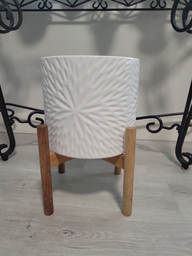 Large Ceramic Pot With Wooden Stand