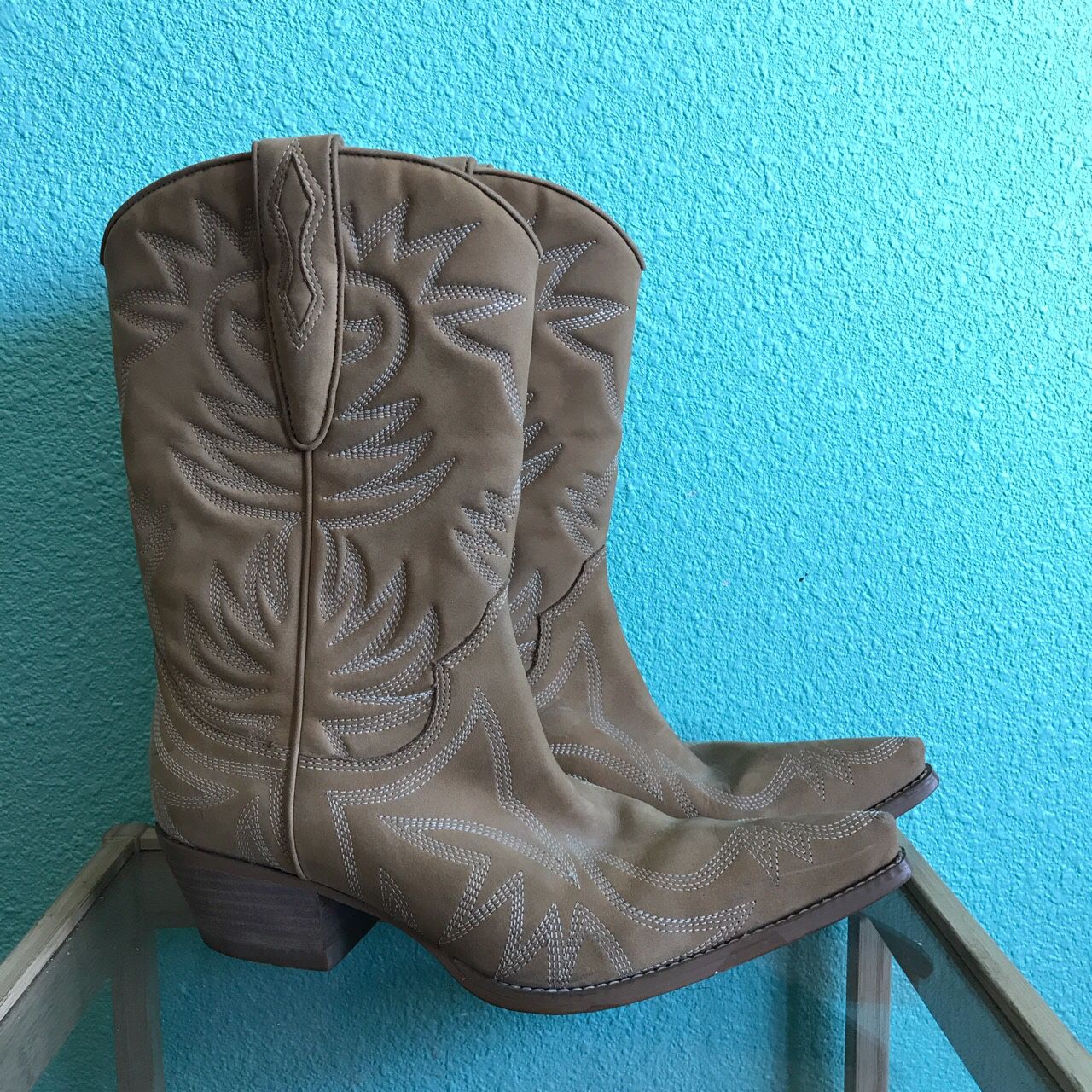 Guess Western Boot - size 6.5