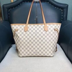 Authentic Louis Vuitton Women Bag Damier Ebène Made of Canvas