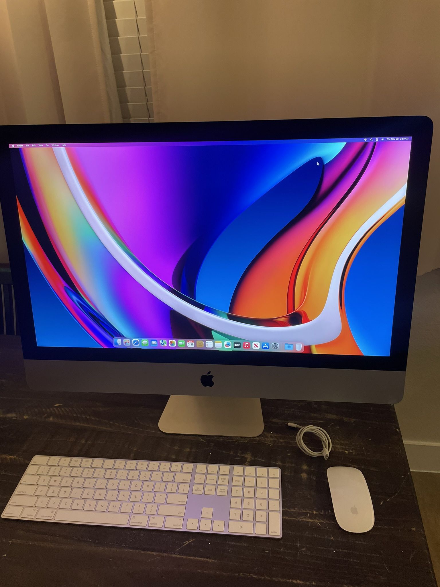 2020 Apple iMac Big 27-inch 5K Retina display 3.1ghz 6 Core i5 Intel 16gb Ram 256gb Ssd. New Sequoia macOS. Wireless Keyboard and Mouse. Works Great. 