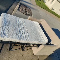 Couch Sofa Pullt Out Mattress 