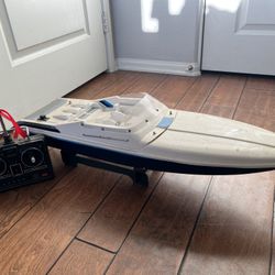 Chaparral Villain IV (model 1508), electric off-shore racer