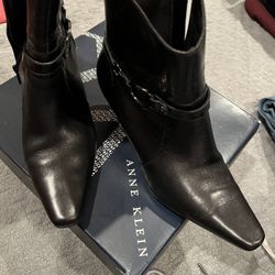 Anne Klein women’s black boots size 8 1/2