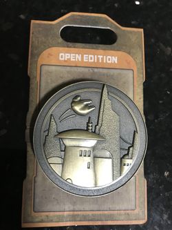 Disney’s Star Wars openable Black Spire Outpost pin