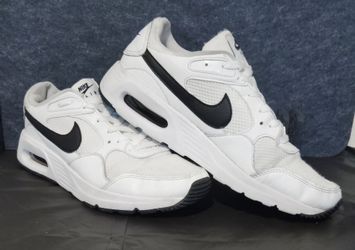 Sneakers size 9