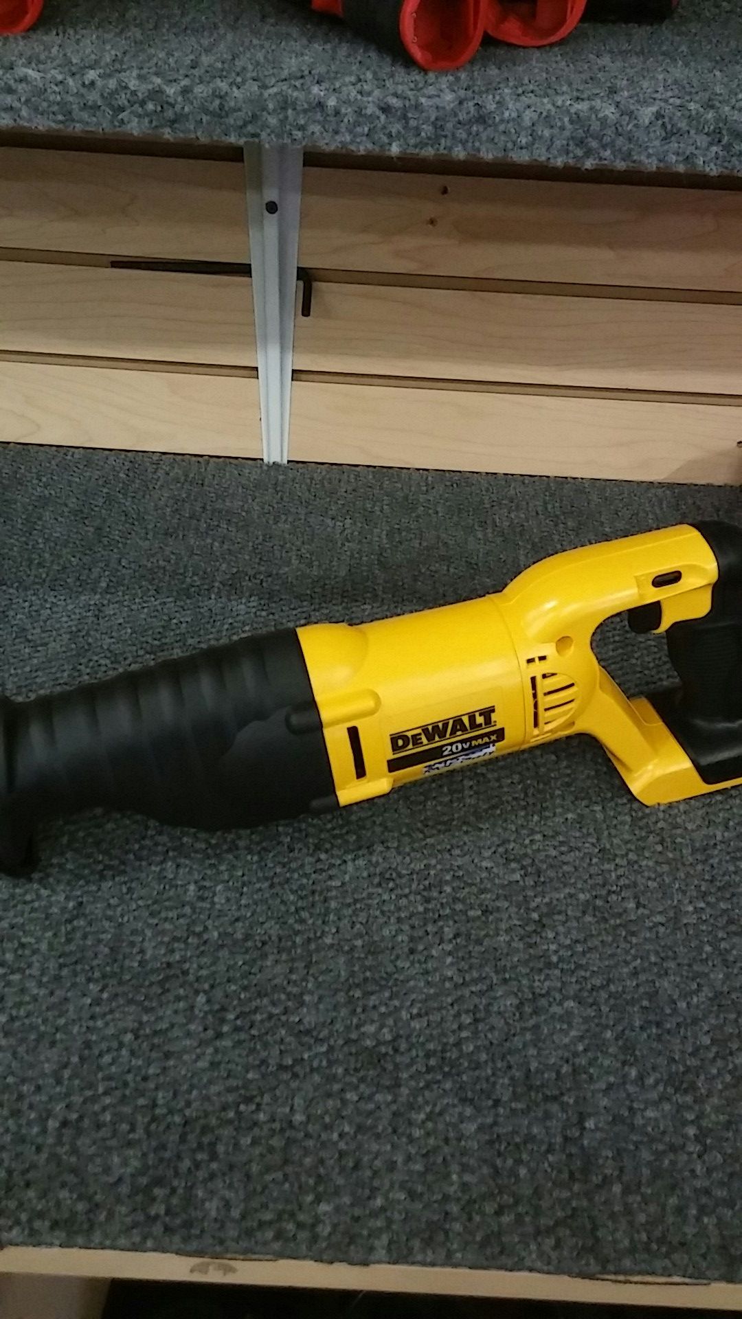 DEWALT 20V. MAX VARIABLE SPEED RECIPROCATING SAW (TOOL ONLY)