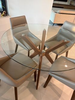 Round tempered glass table 47 inches