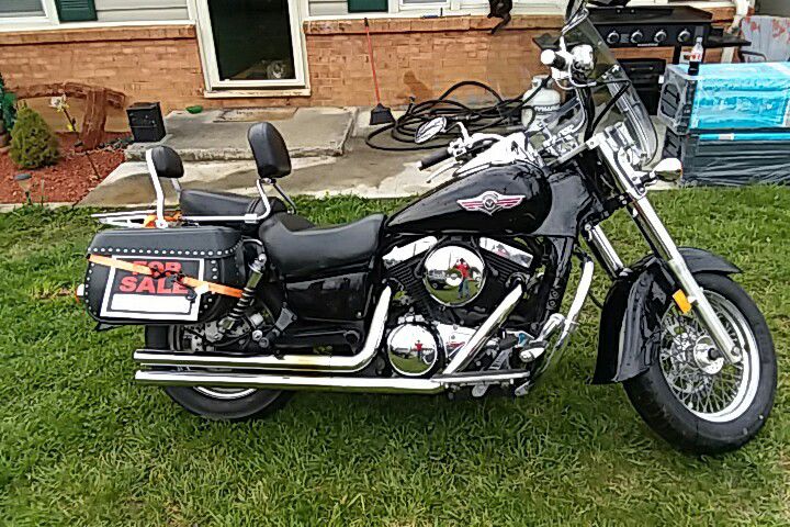 2006 Kawasaki Vulcan classic 1500 very nice condition new tires and inspection sticker. Vance and hines pipes and hard