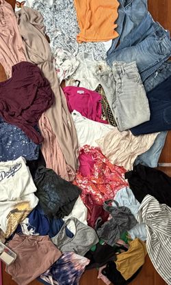 Box Of Clothes Size Small To Large - Dresses, Shirts, Jeans Etc H&M, Express, Victoria’s Secret, Fashion Nova Etc 