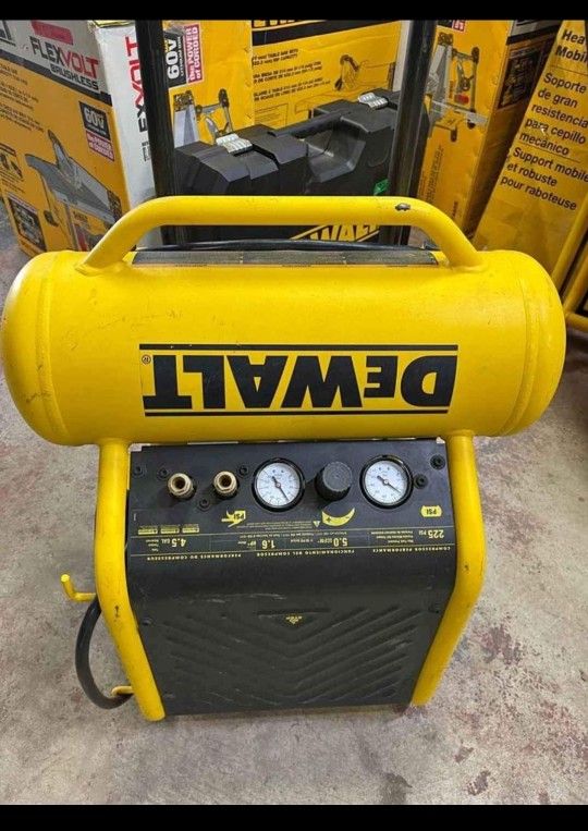 DeWalt portable 4.5 gallon air compressor‼️