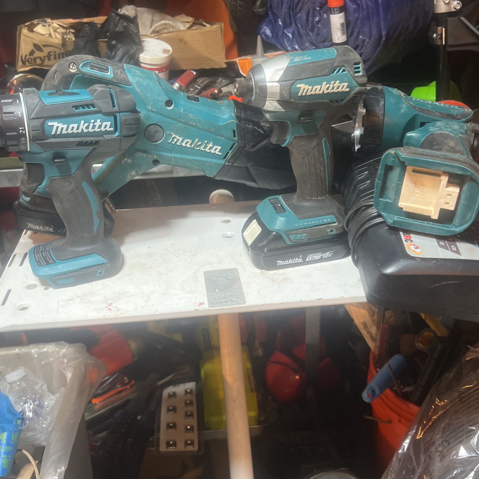 grijs regeling domein MAKITA SET SAWZALL,2 DRILLS ,LIGHT ,2 BATTERIES AND CHARGER GOOD CONDITION  ! for Sale in Philadelphia, PA - OfferUp
