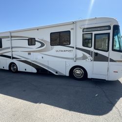 2005 Damon Ultrasport 36’ft Double Slide Diesel Pusher 