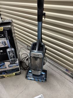 Shark Apex Lift Away Duo Clean Vacuum 