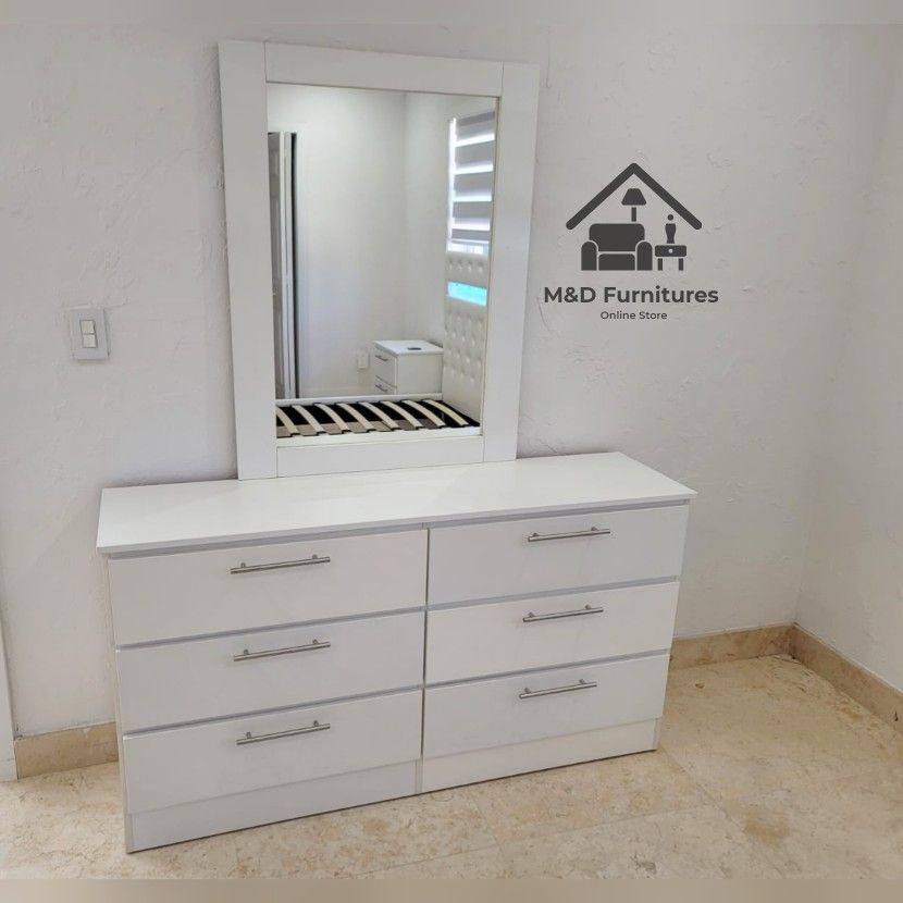 Comoda Con Espejo... Dresser With Mirror/ Delivery Available