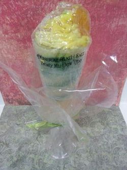 Mineral natural bath salts in champagne Cup