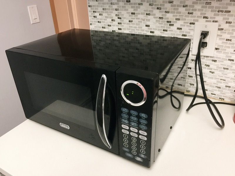 Sunbeam 0.9cu. ft. 900 Watt Microwave Oven Black SGB8901 for Sale in