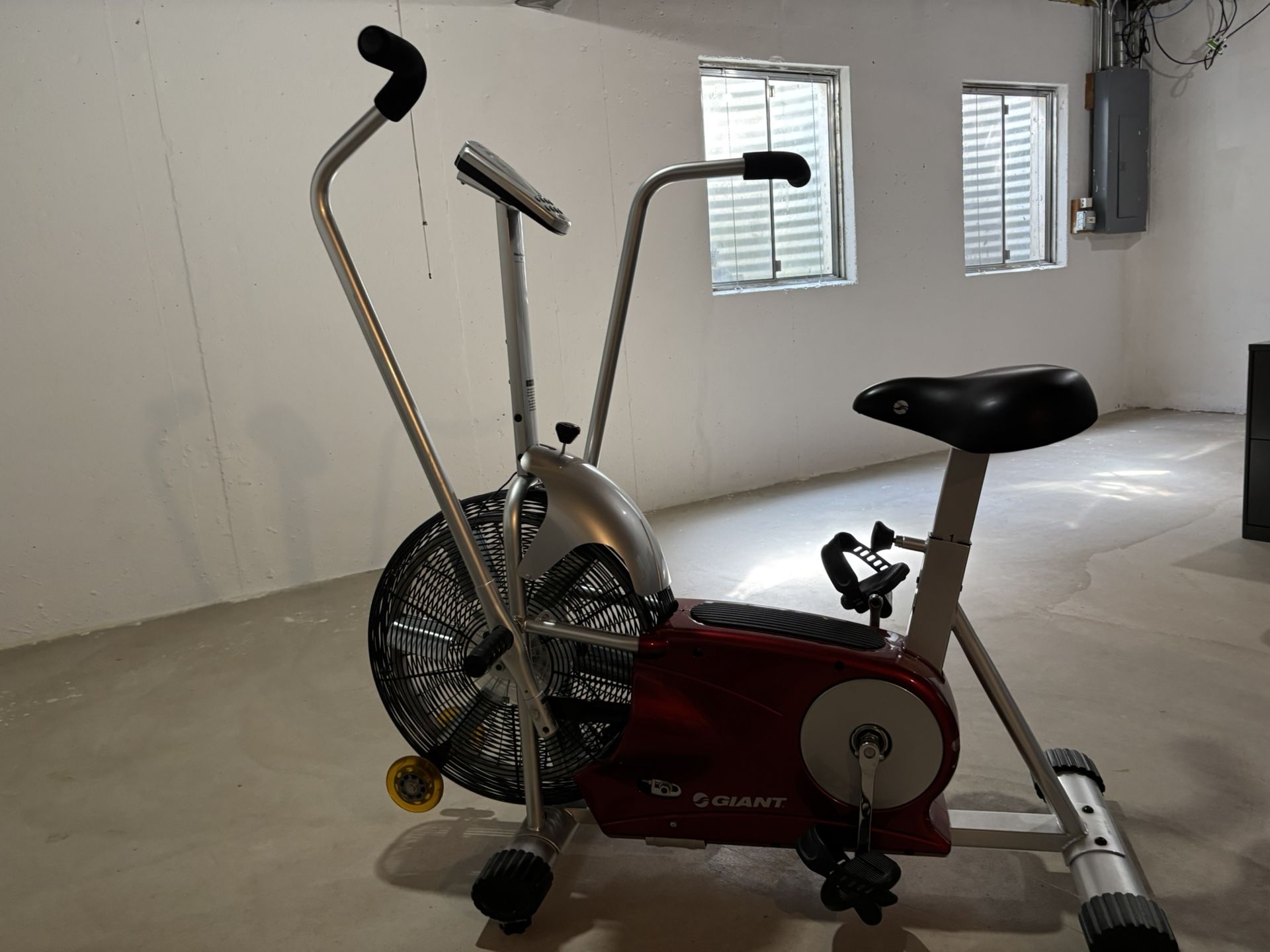 Giant Dual Fit Stationary Exercise Bicycle