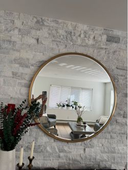 Round mirror