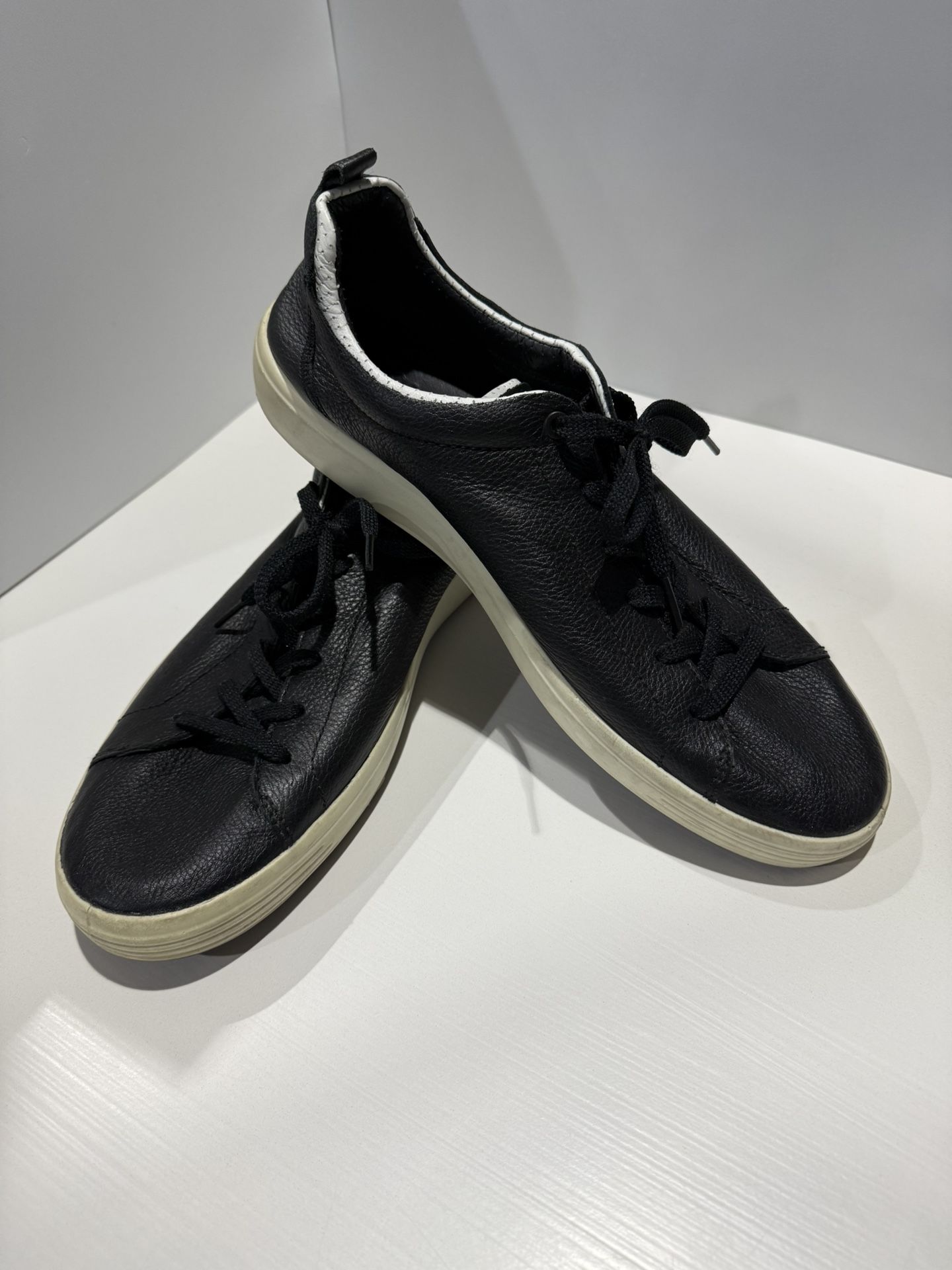 Ecco Sneakers- Black