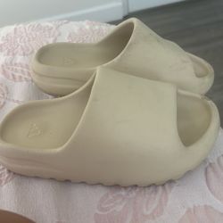 yeezy Slides 
