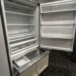 Like new Sub-Zero Refrigerator / Freezer