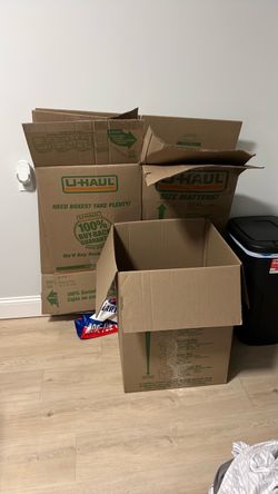 (FREE) 5 Medium Uhaul Moving Boxes
