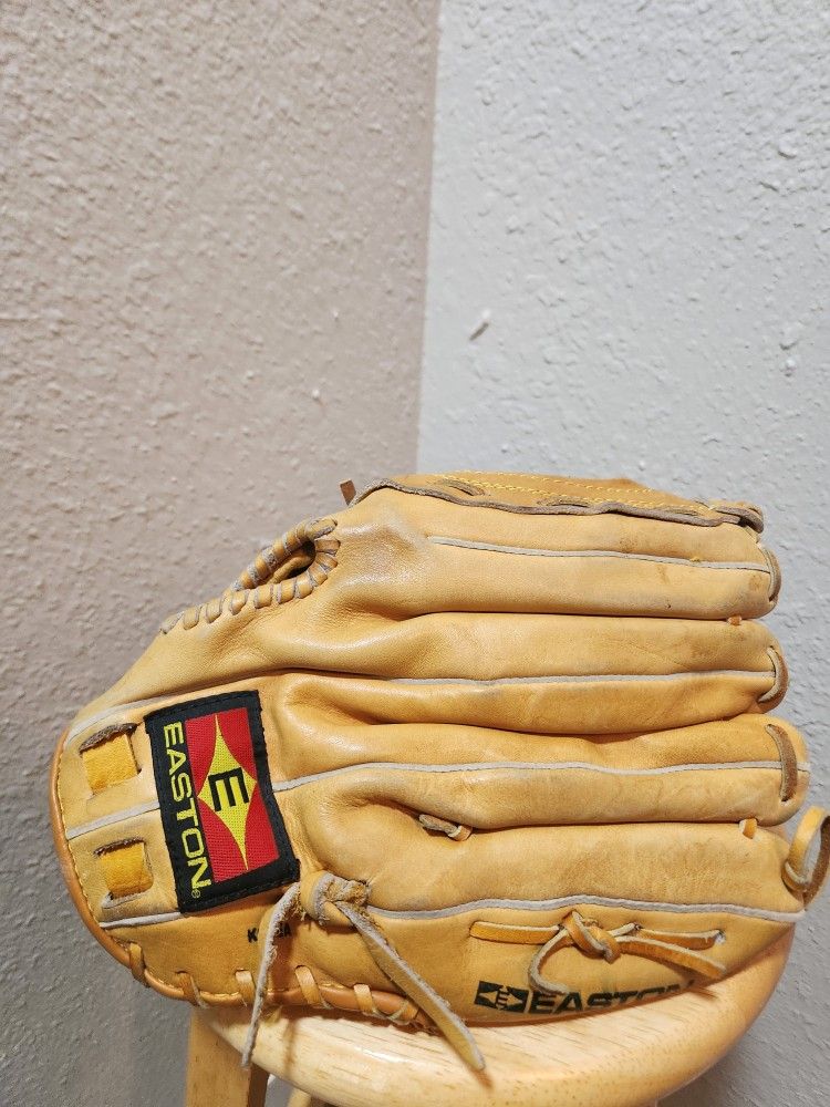 Easton Leather Baseball/Softball Glove LHT-13"