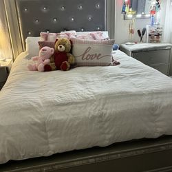 Queen bedroom set with mattress 