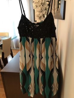 Women’s dress size small excellent like new condition!