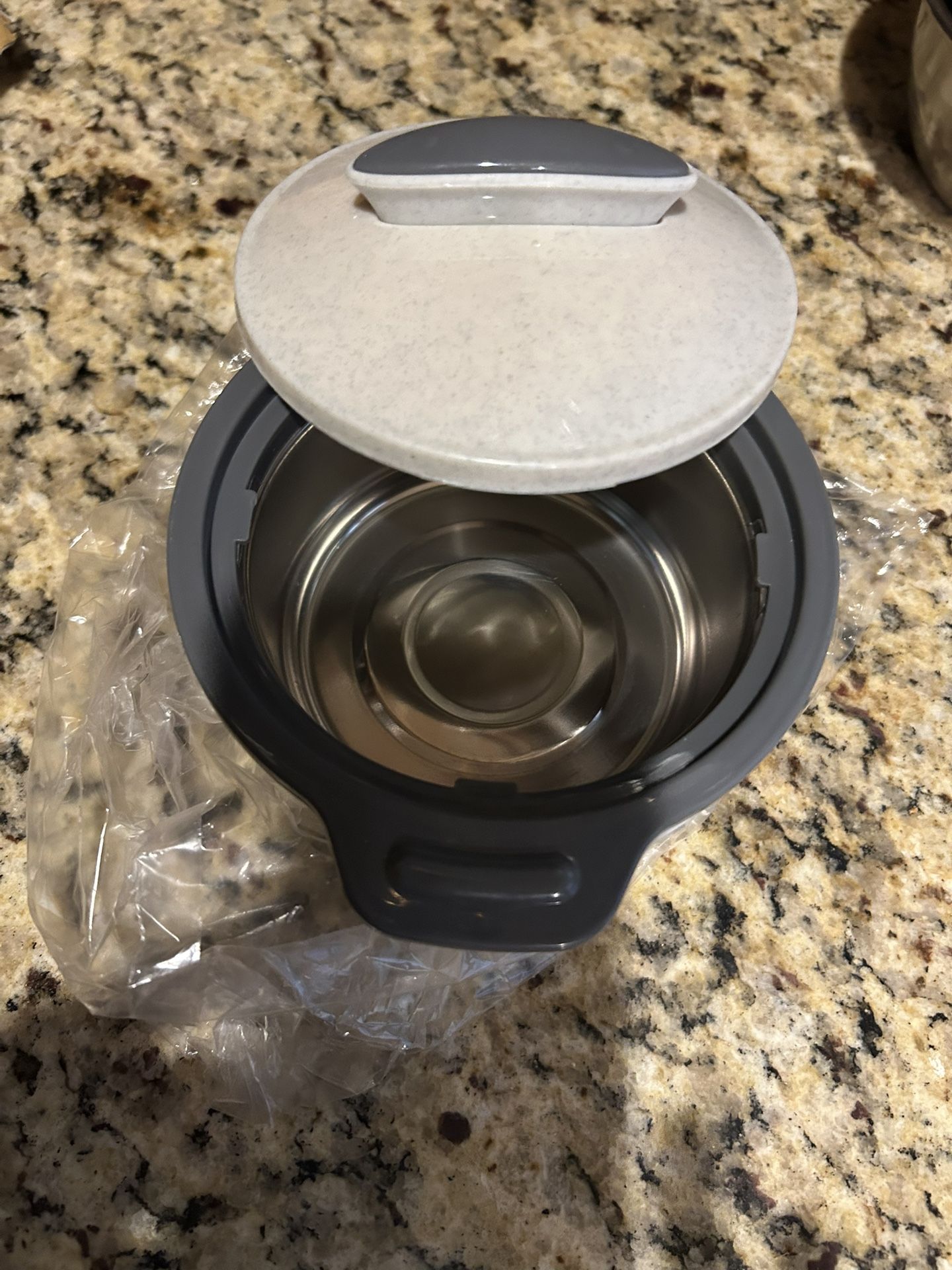 New Insulated Hot Pot Lunch Box Each $10