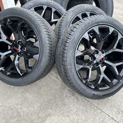 22” Snowflakke Gloss Black With Tires