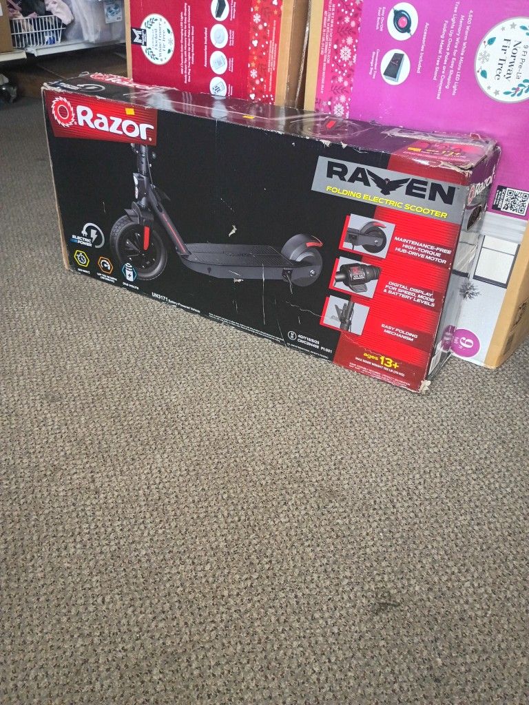 Razor  Rayven Electric Scooter New In Box 