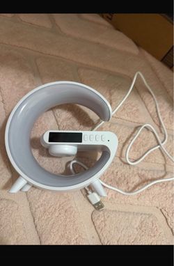 White G-Shaped LED Lamp with Wireless Charger