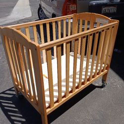 Folding Baby Crib