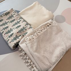 3 Tablecloths Set - Christmas, Cream, Tasseled