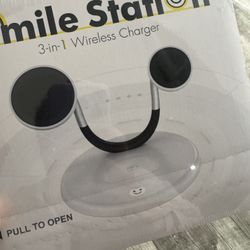 Magnetic 3-in-1 Wireless Charging Station