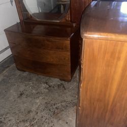 2 matching dressers