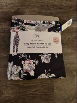 New Women’s Pajamas Large