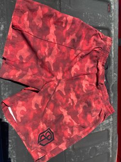 Born Primitive Red Camo Shorts – Men’s Medium – Athletic Fit 🟥🌲