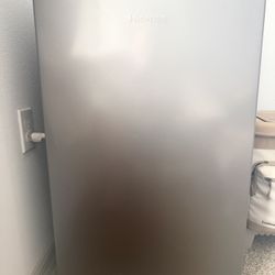 Hisense Mini Fridge – Great Condition