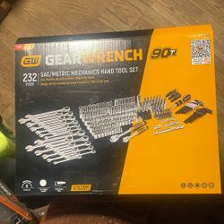 GEARWRENCH 1/4”&3/8” Drive 90-Tooth Standard&Deep SAE/Metric Mechanics Tool Set in 3-Drawer Storage Box (232-Piece)