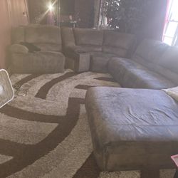 LIVING ROOM PIT & CARPET 