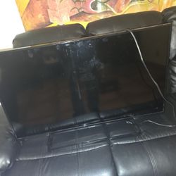 Panasonic Flat 40 Inch TV With Remote