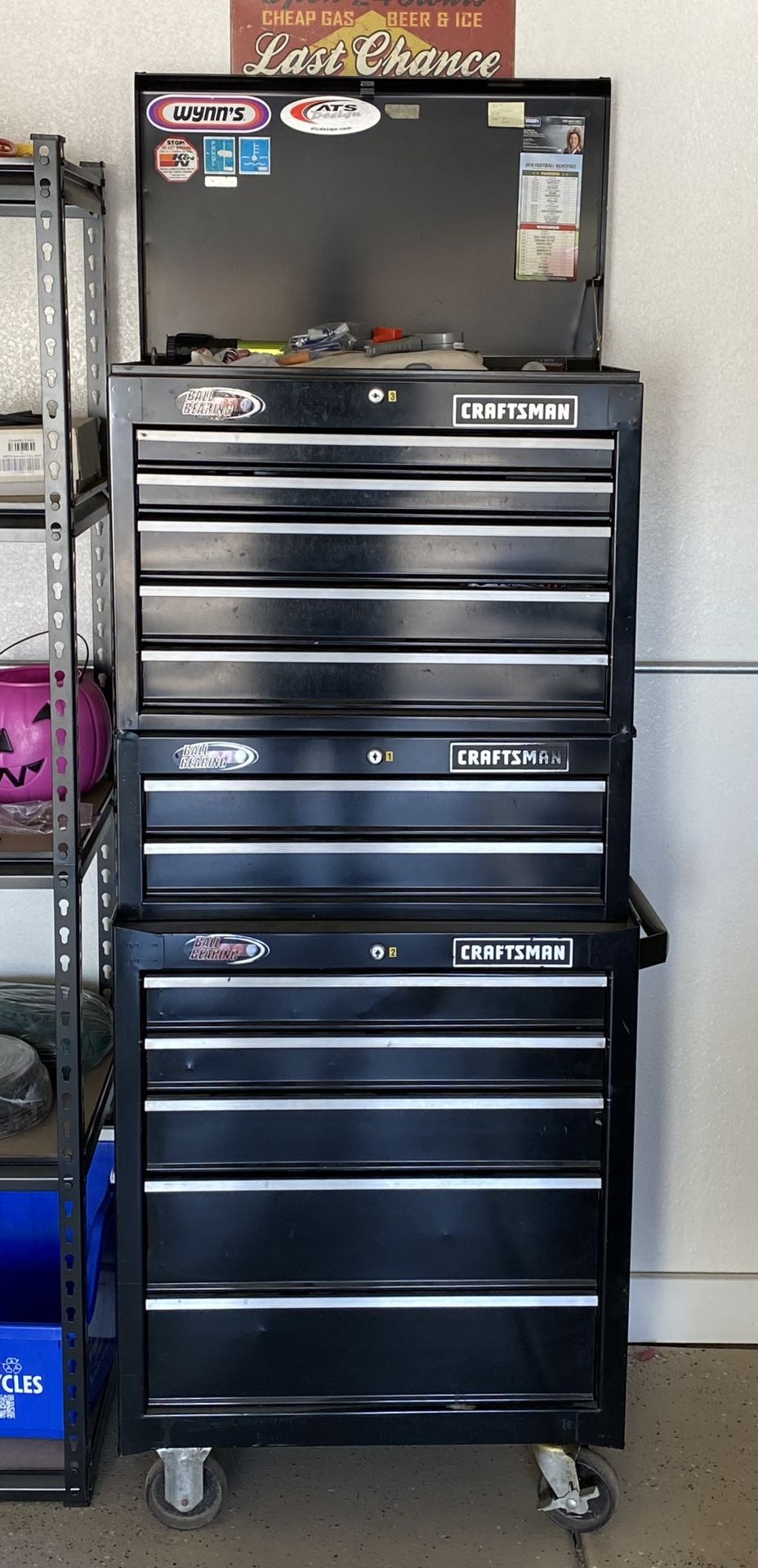 Threepiece tool chest, craftsman, rolling/lockable. Includes drawer