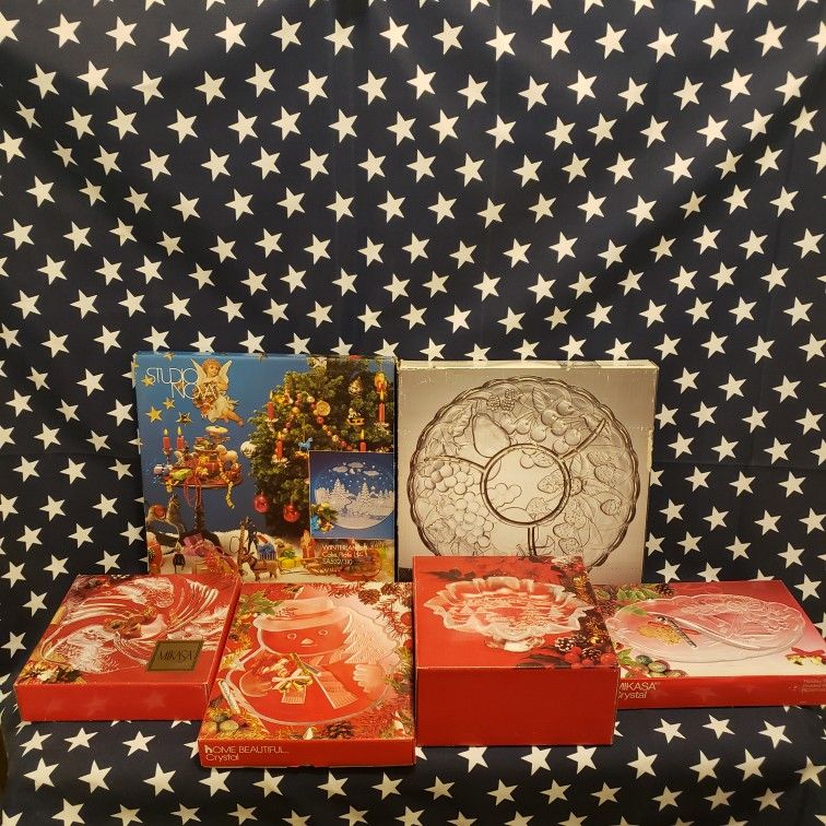 six vintage christmas platters