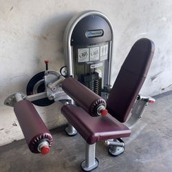 Nautilus Instinct Leg Extension and Seated Leg Curl in One! Commercial Gym Equipment. 