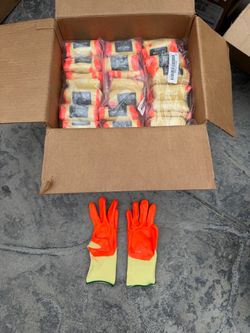 5 cajas de guantes at $25 la caja traen 6 dozenss 72 pares tamaño small/ large / y XL para cualkier uso jardin contrusion etc